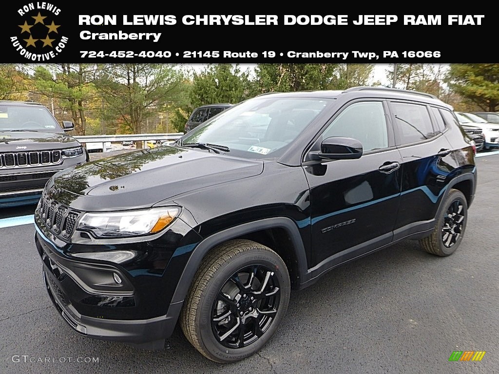 2024 Compass Altitude 4x4 - Diamond Black Crystal Pearl / Black photo #1