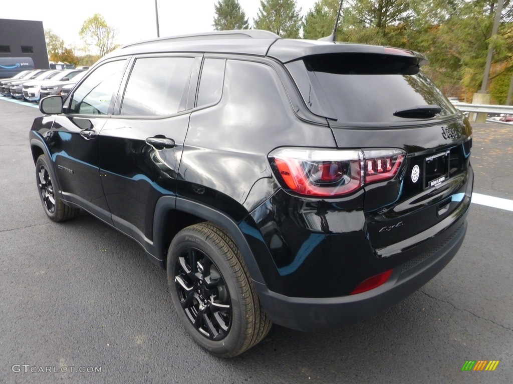 Diamond Black Crystal Pearl 2024 Jeep Compass Altitude 4x4 Exterior