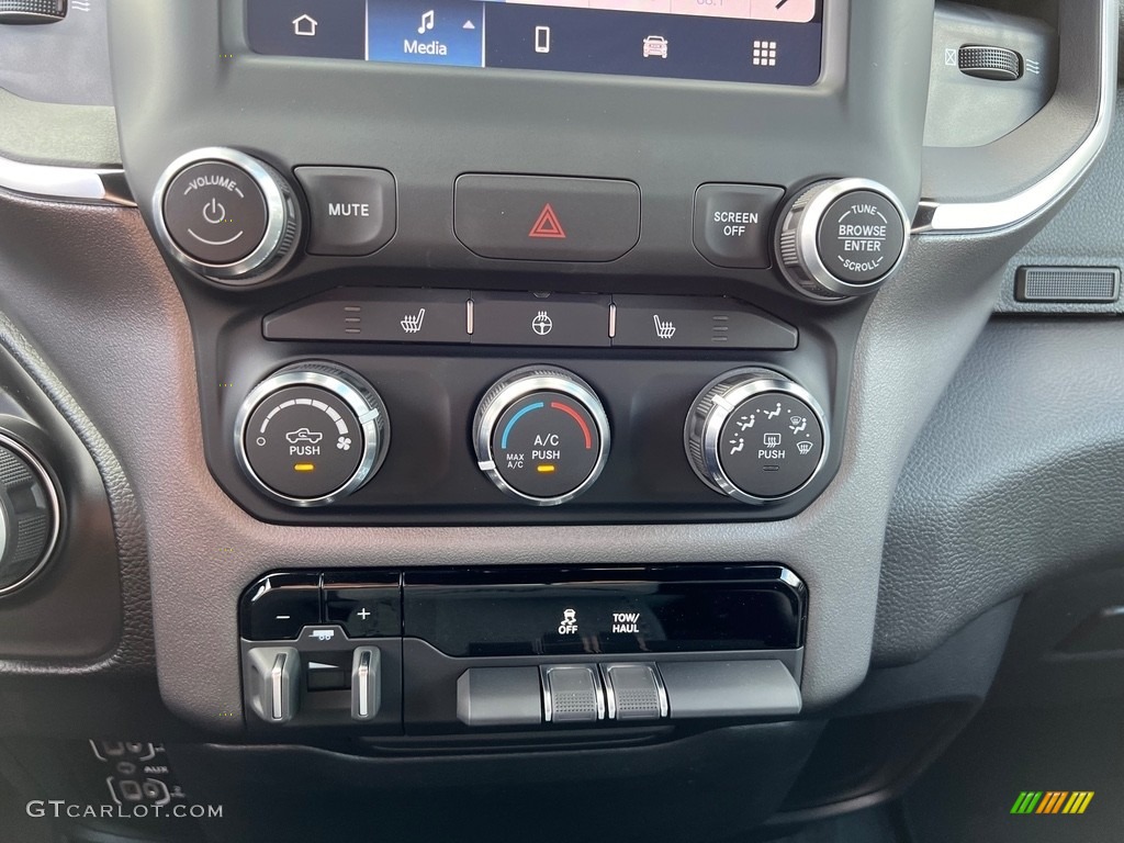 2024 Ram 1500 Big Horn Crew Cab 4x4 Controls Photo #146726573