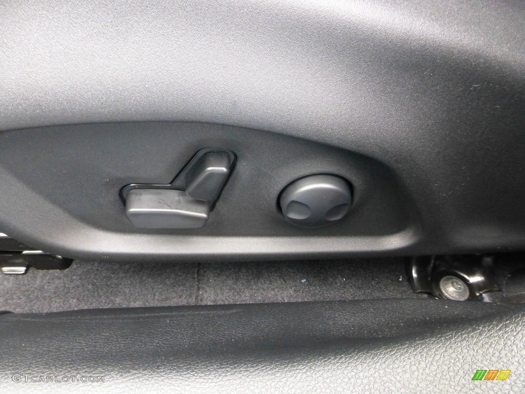 2024 Compass Altitude 4x4 - Diamond Black Crystal Pearl / Black photo #14