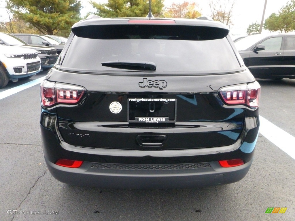 Diamond Black Crystal Pearl 2024 Jeep Compass Limited 4x4 Exterior Photo #146726885
