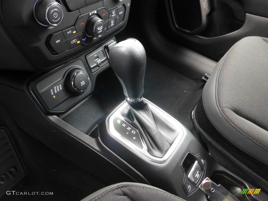 2023 Jeep Renegade Latitude 4x4 Transmission Photos