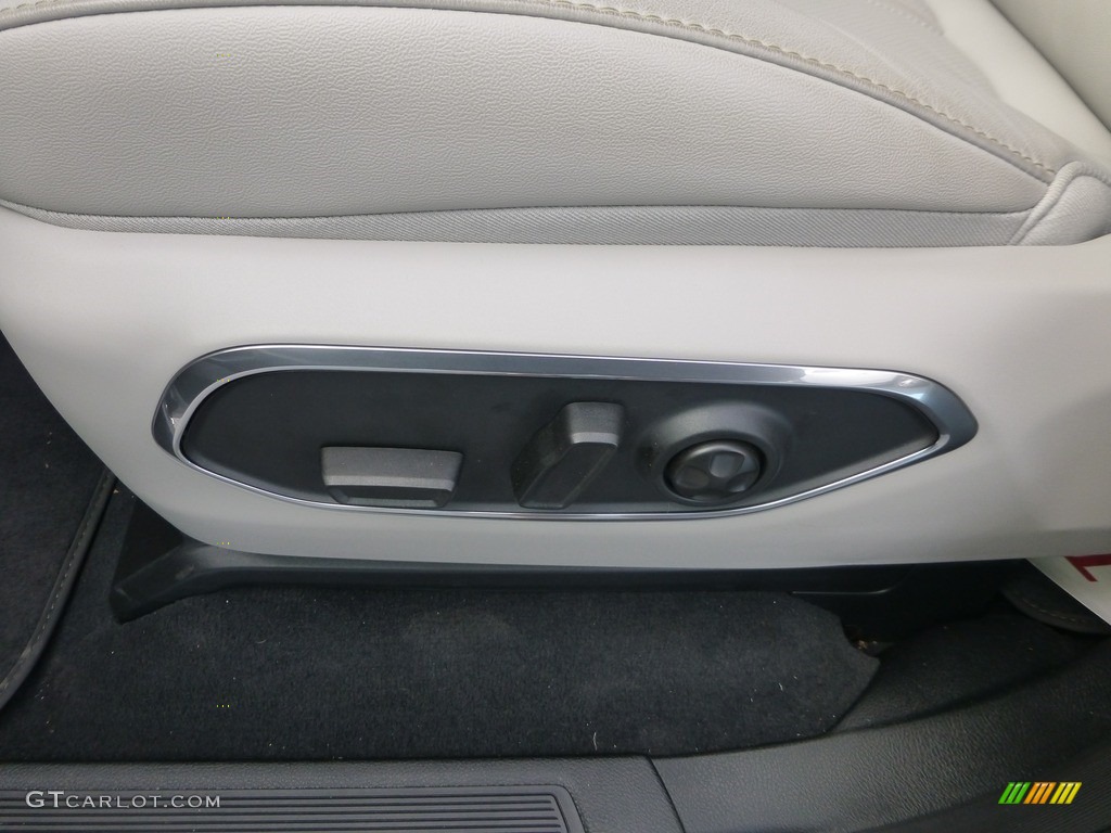 2023 Jeep Wagoneer Base 4x4 Front Seat Photo #146728376