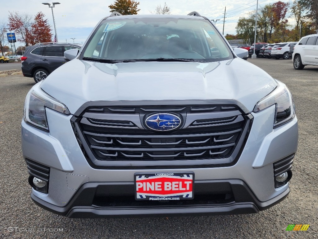 2023 Forester Limited - Ice Silver Metallic / Black photo #2