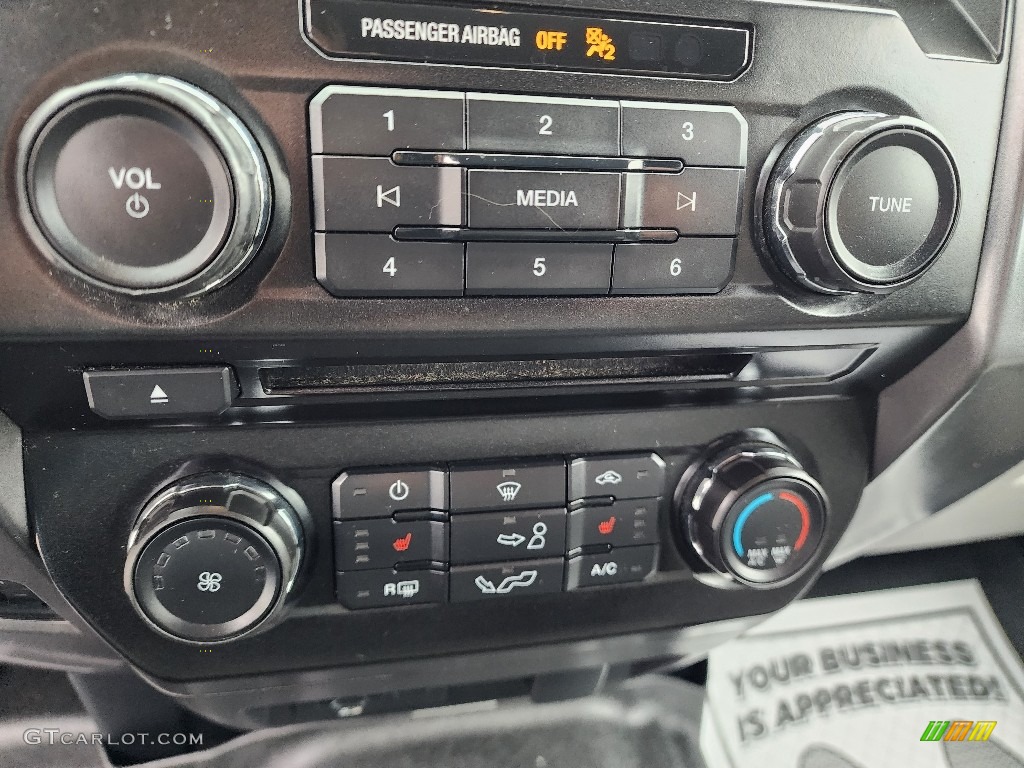 2015 F150 XLT SuperCrew 4x4 - Oxford White / Medium Earth Gray photo #18