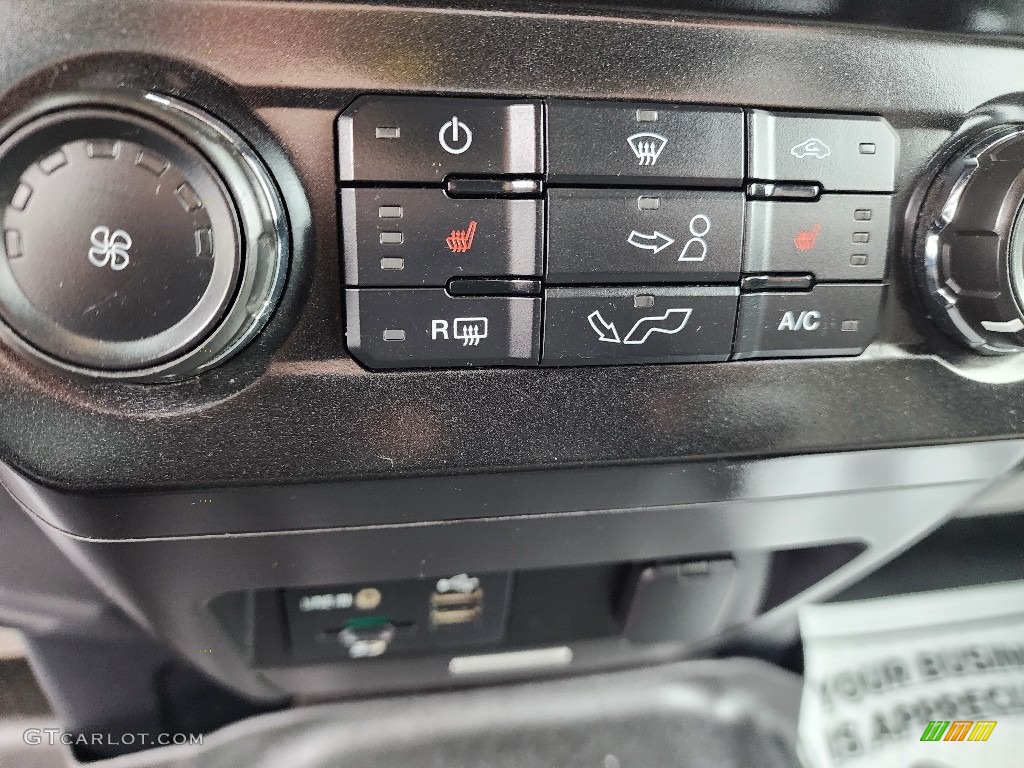 2015 F150 XLT SuperCrew 4x4 - Oxford White / Medium Earth Gray photo #19