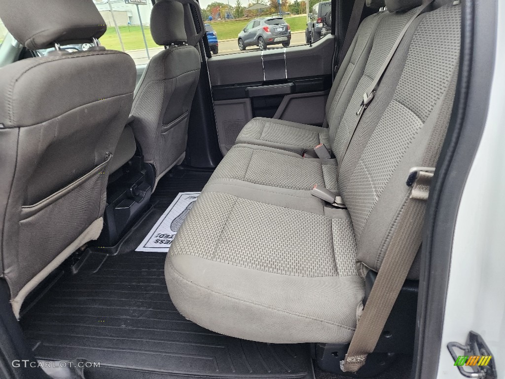 2015 F150 XLT SuperCrew 4x4 - Oxford White / Medium Earth Gray photo #25