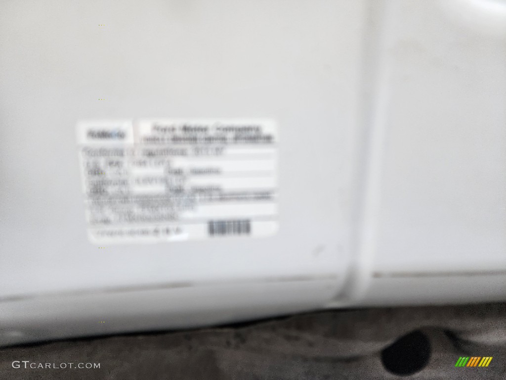 2015 F150 XLT SuperCrew 4x4 - Oxford White / Medium Earth Gray photo #30