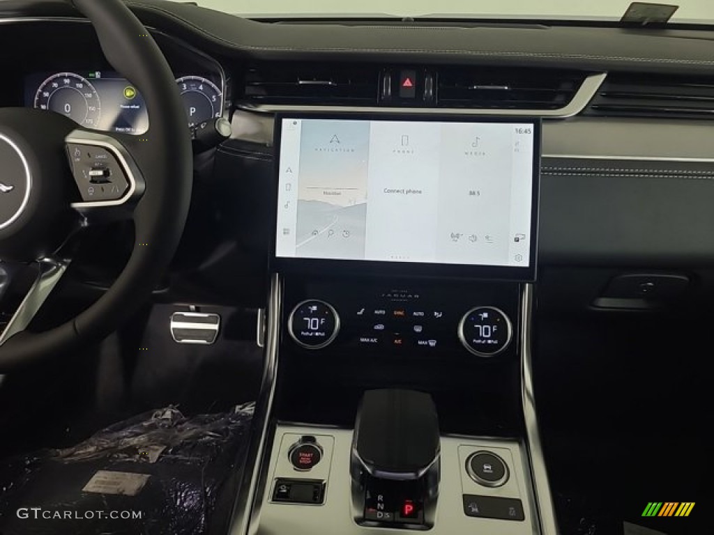 2024 Jaguar XF P250 R-Dynamic SE Controls Photos