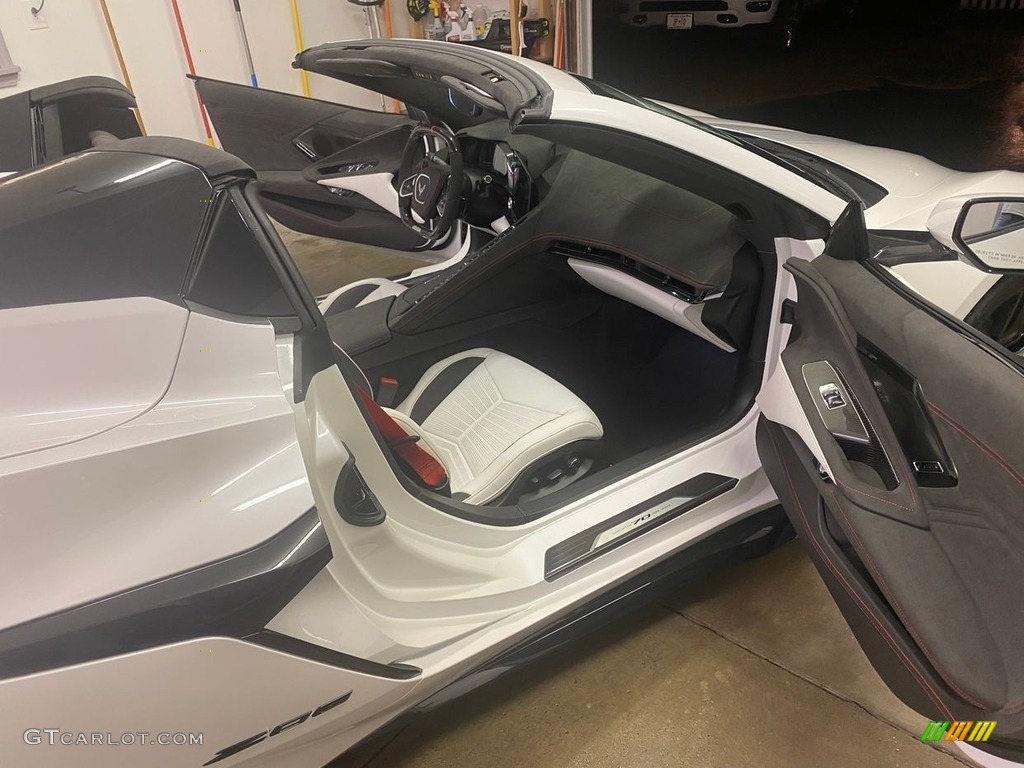 2023 Chevrolet Corvette 70th Anniversary Edition Z06 Convertible Front Seat Photos