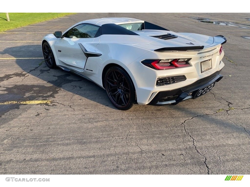 White Pearl Metallic Tricoat 2023 Chevrolet Corvette 70th Anniversary Edition Z06 Convertible Exterior Photo #146733044