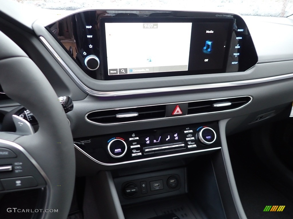 2023 Hyundai Sonata Limited Controls Photos