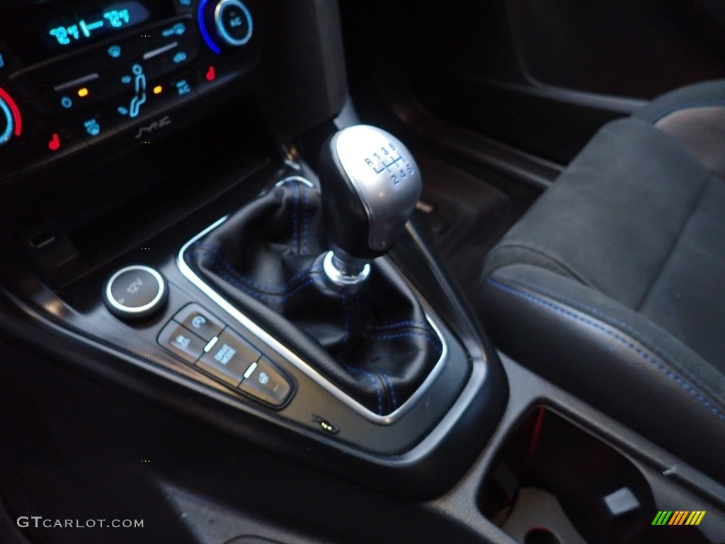 2018 Ford Focus RS Hatch Transmission Photos