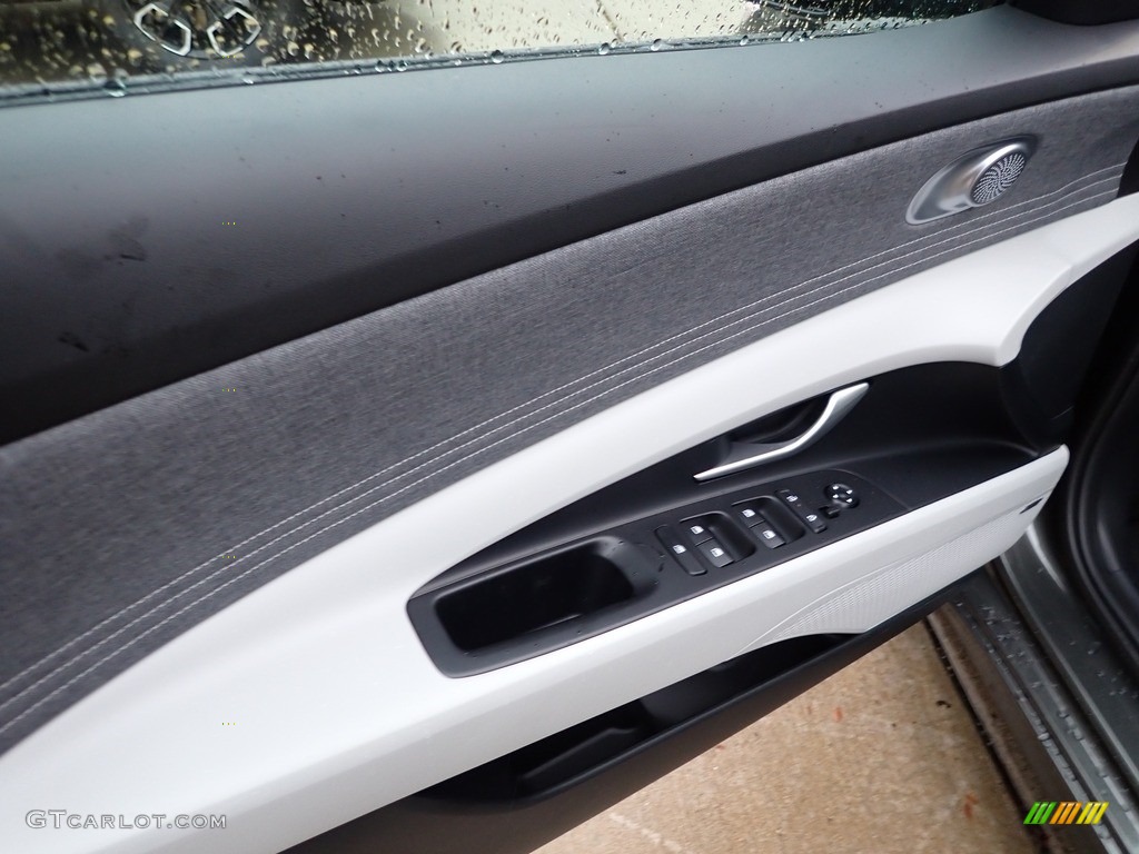 2024 Hyundai Elantra Limited Door Panel Photos