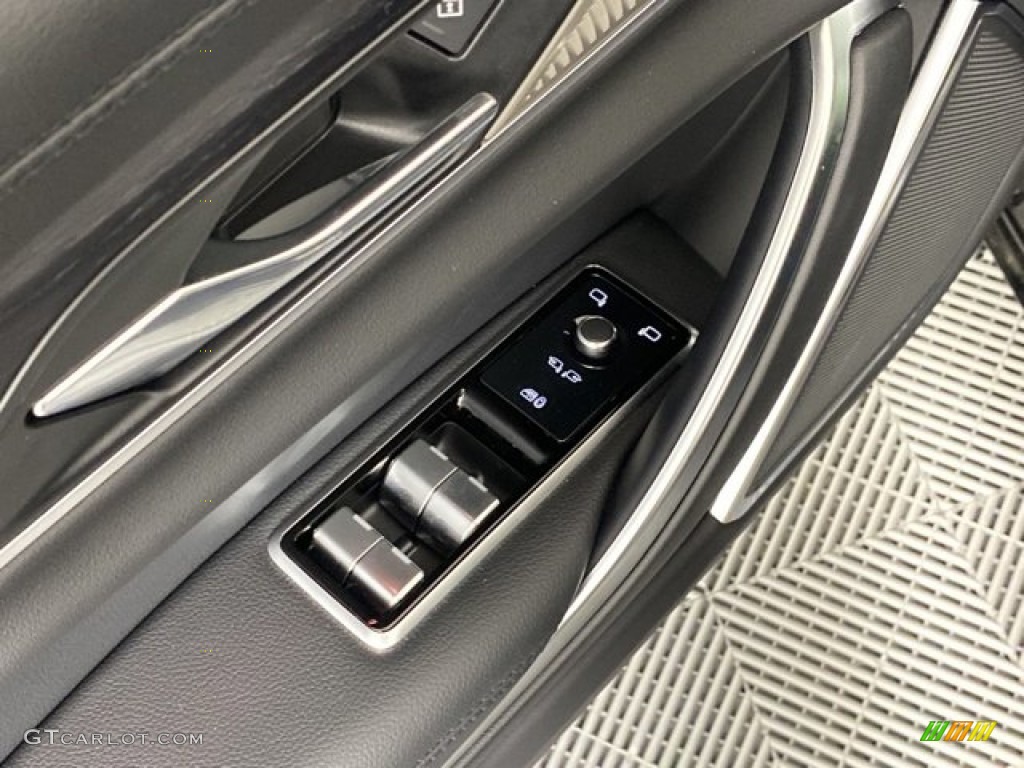 2023 Jaguar XF SE Door Panel Photos