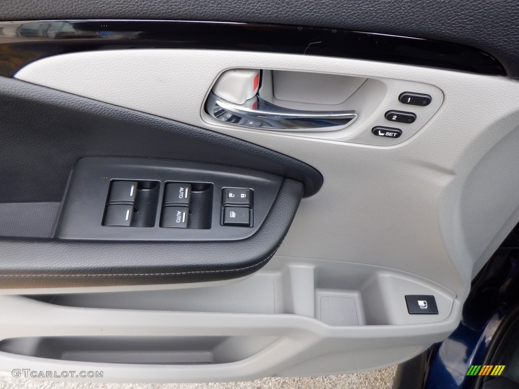 2020 Honda Ridgeline RTL-E AWD Gray Door Panel Photo #146735865
