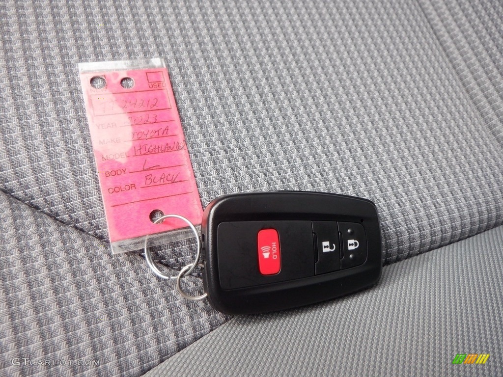 2023 Toyota Highlander L Keys Photos