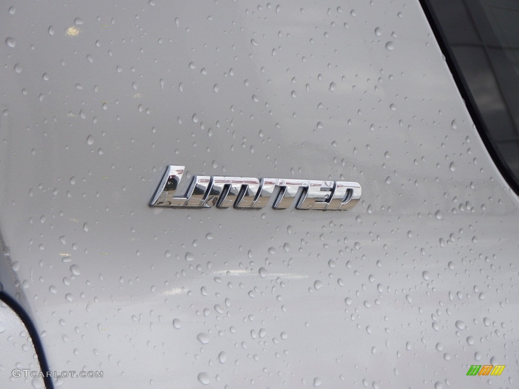 2023 Toyota 4Runner Limited 4x4 Marks and Logos Photos