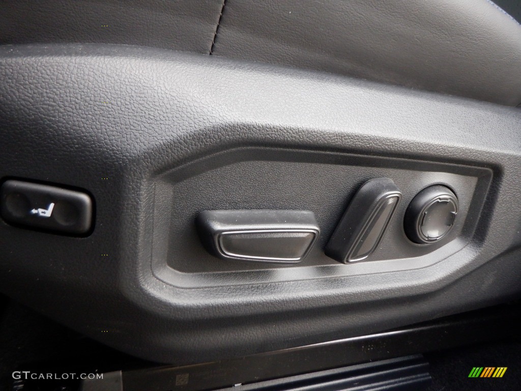2022 Toyota Tundra Platinum Crew Cab 4x4 Front Seat Photos