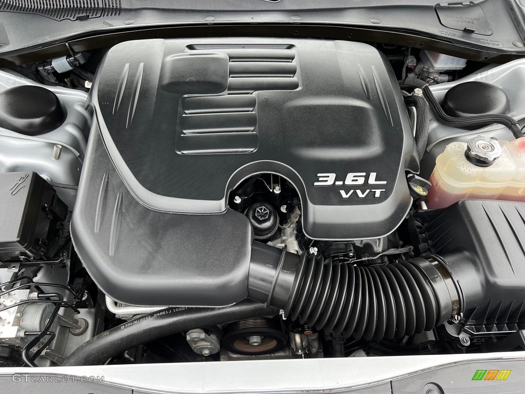 2022 Dodge Charger SXT Engine Photos