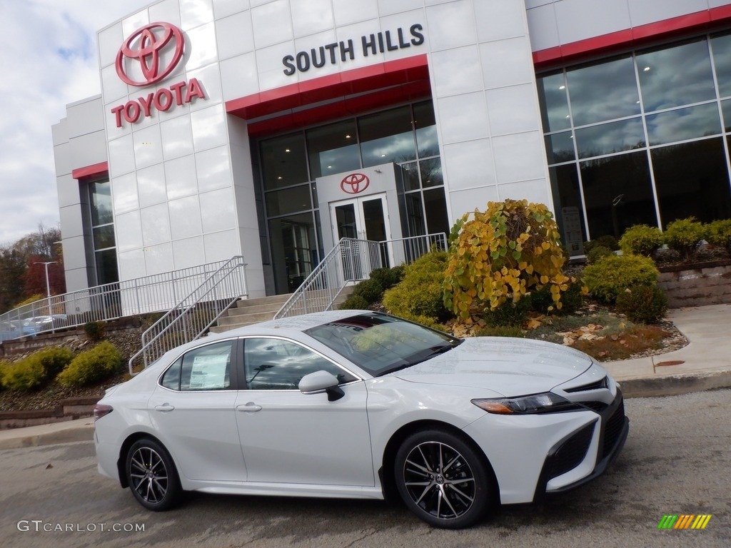 2024 Camry SE - Ice Edge / Black photo #2