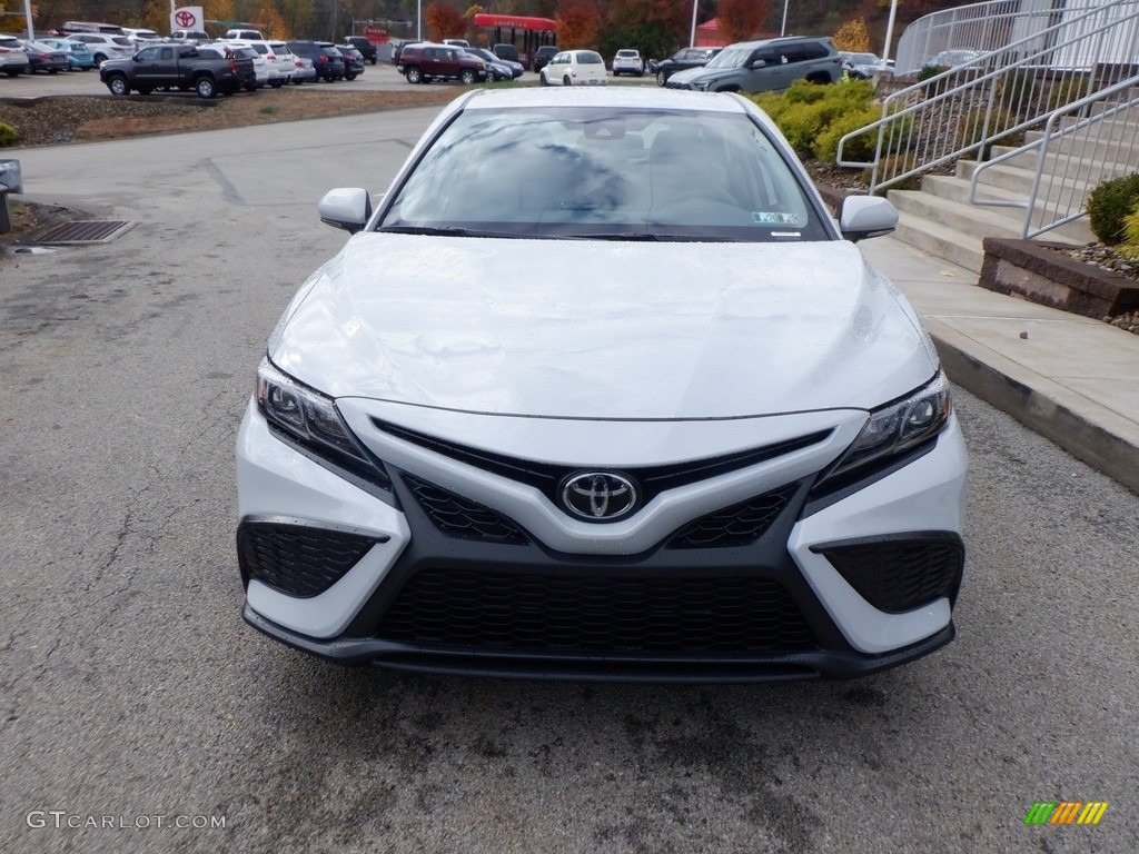 2024 Camry SE - Ice Edge / Black photo #4