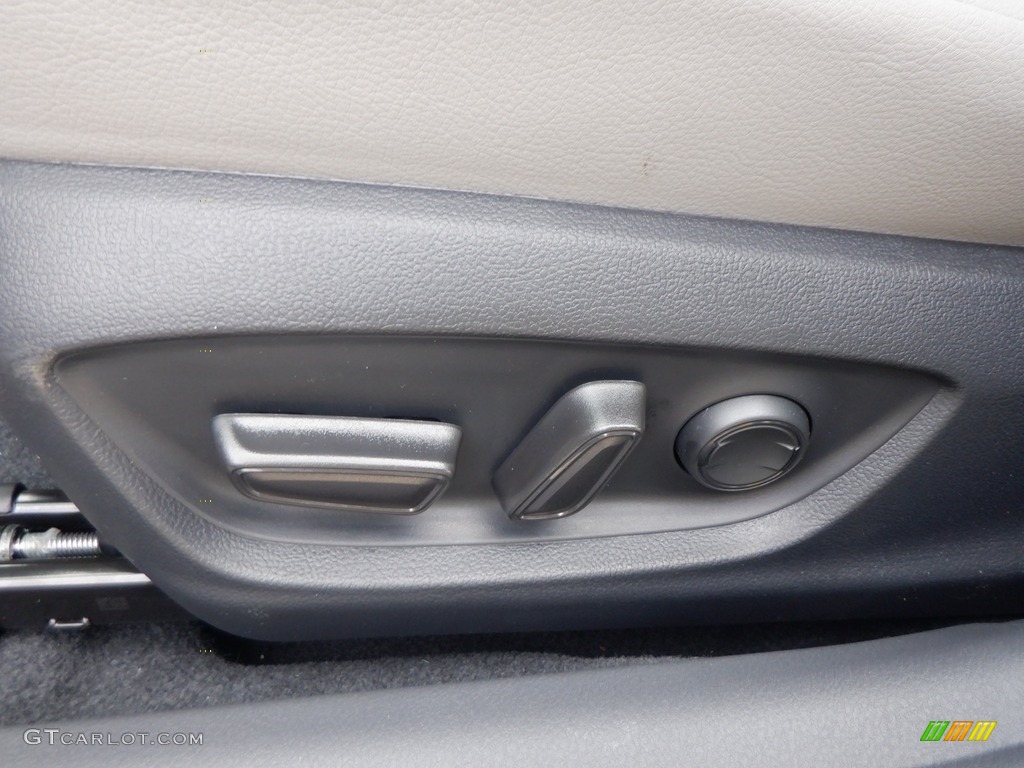 2024 Camry SE - Ice Edge / Black photo #11