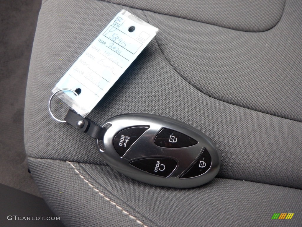 2024 Hyundai Elantra SEL Keys Photos