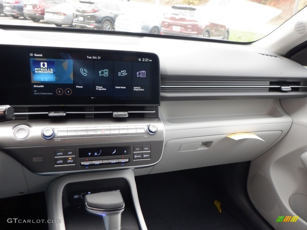2024 Hyundai Kona SEL AWD Gray Dashboard Photo #146741389