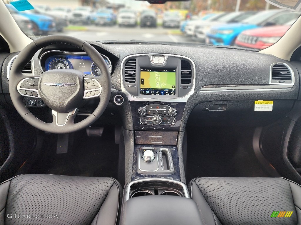 2023 Chrysler 300 Touring L Dashboard Photos