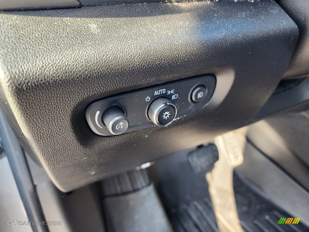 2020 Traverse LT - Satin Steel Metallic / Jet Black photo #13