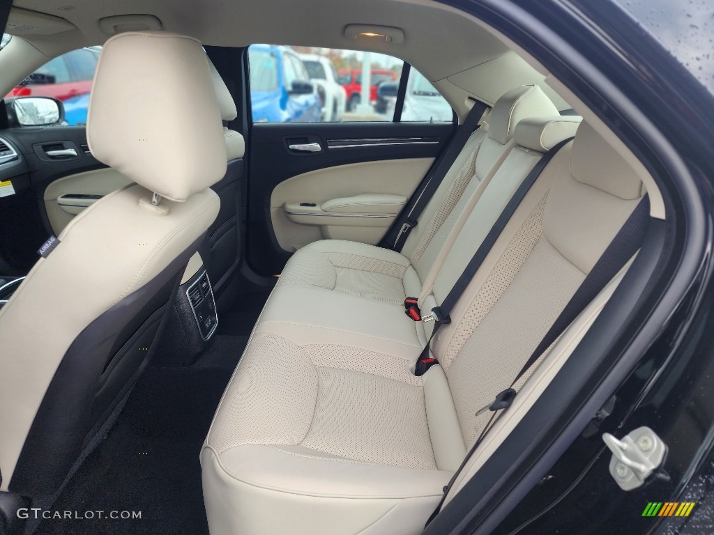 2023 Chrysler 300 Touring L Rear Seat Photo #146743933