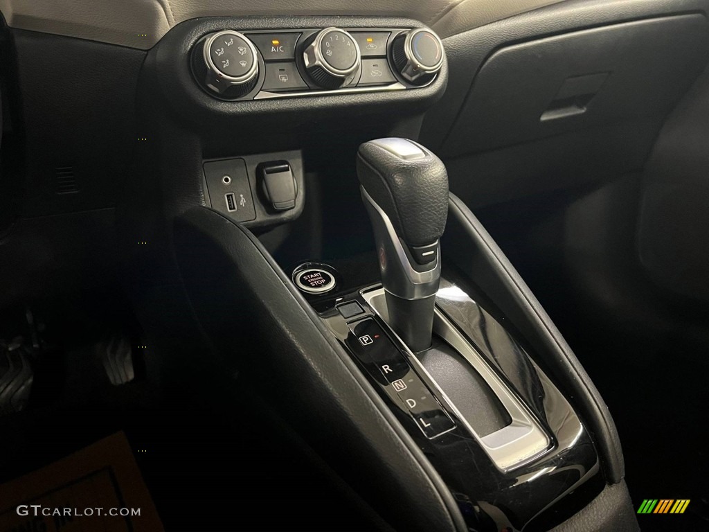 2021 Versa SV - Brilliant Silver Metallic / Graphite photo #24