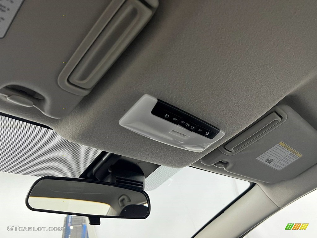 2021 Versa SV - Brilliant Silver Metallic / Graphite photo #25
