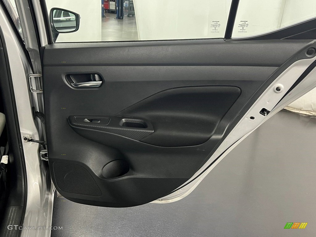 2021 Versa SV - Brilliant Silver Metallic / Graphite photo #29