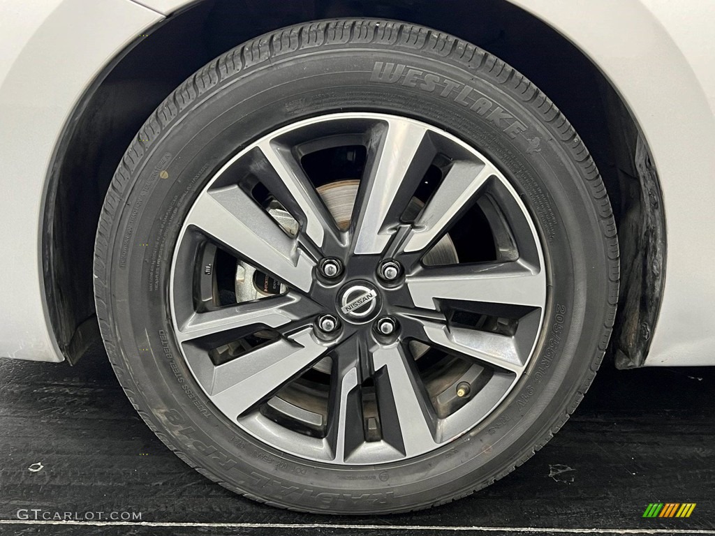 2021 Versa SV - Brilliant Silver Metallic / Graphite photo #36