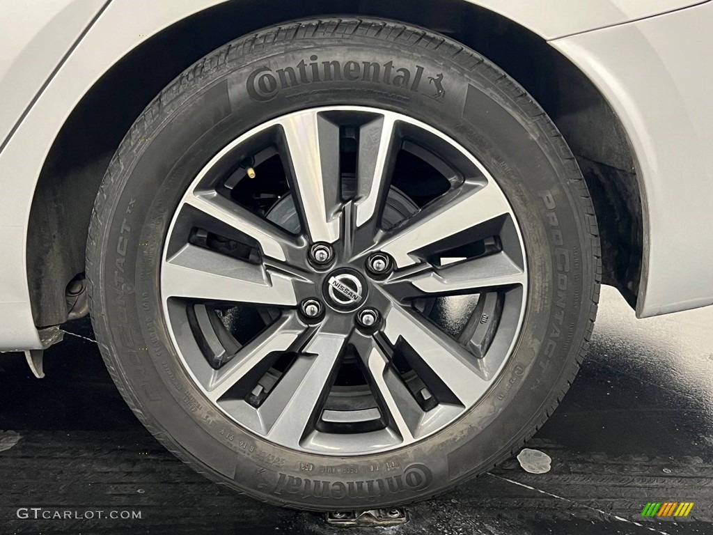 2021 Versa SV - Brilliant Silver Metallic / Graphite photo #37