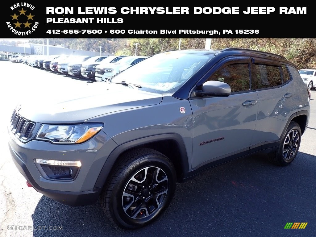 2020 Compass Trailhawk 4x4 - Sting-Gray / Ruby Red/Black photo #1