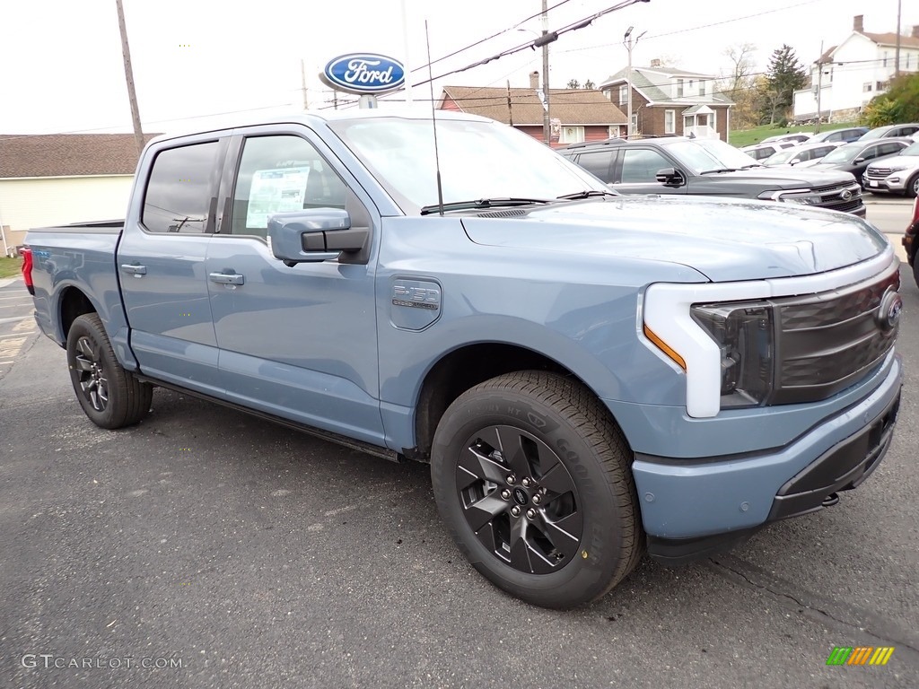 2023 Ford F150 Lightning Lariat 4x4 Exterior Photos