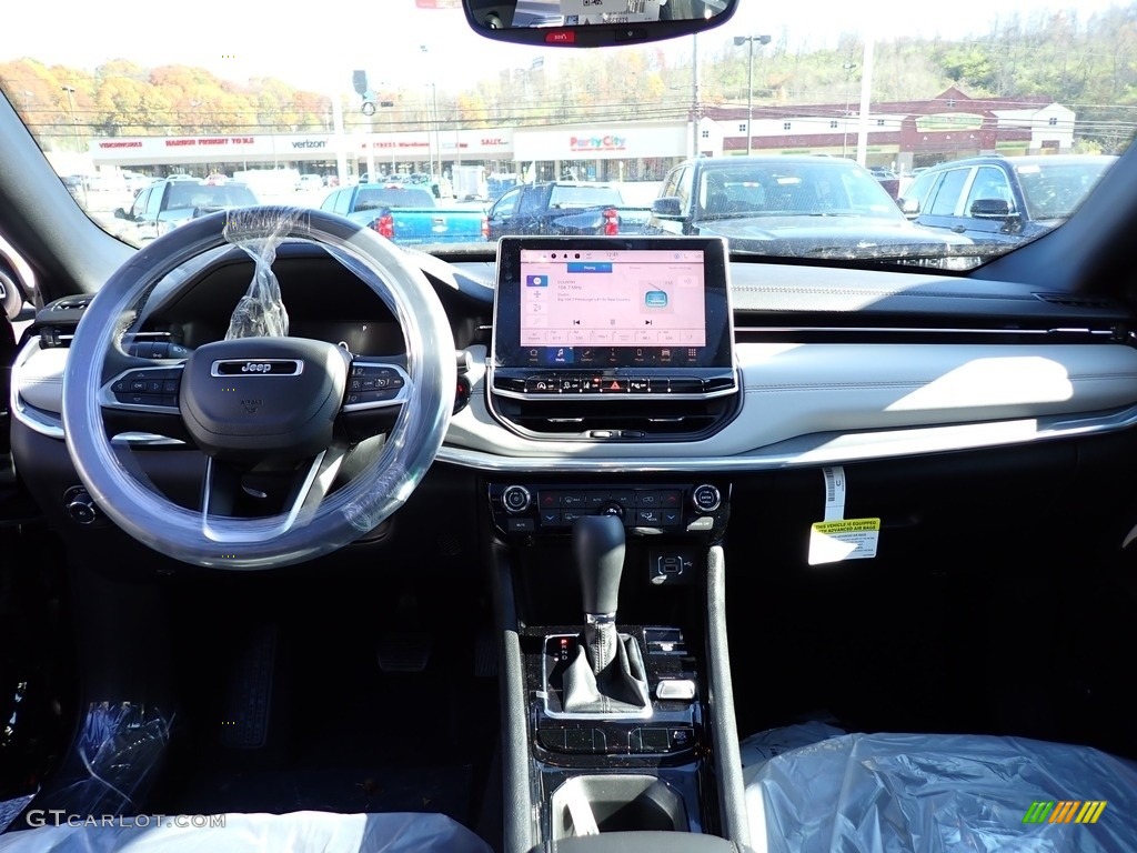 2023 Compass Limited 4x4 - Diamond Black Crystal Pearl / Black photo #13