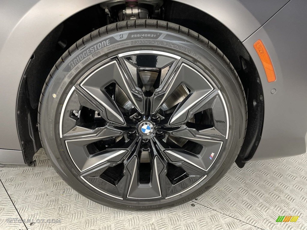 2024 BMW 7 Series 750e xDrive Sedan Wheel Photos