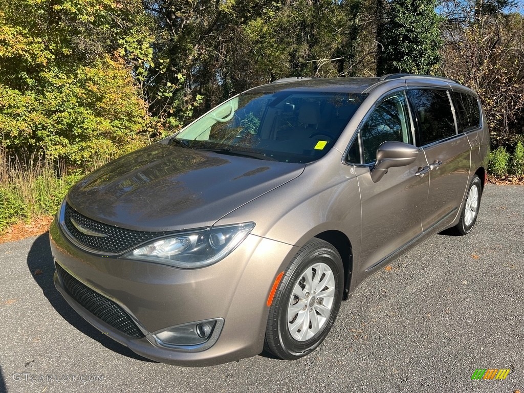 2017 Pacifica Touring L - Molten Silver / Black/Alloy photo #2