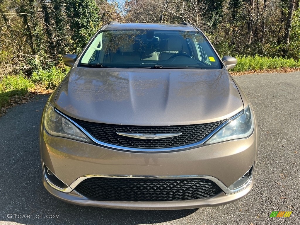 2017 Pacifica Touring L - Molten Silver / Black/Alloy photo #3