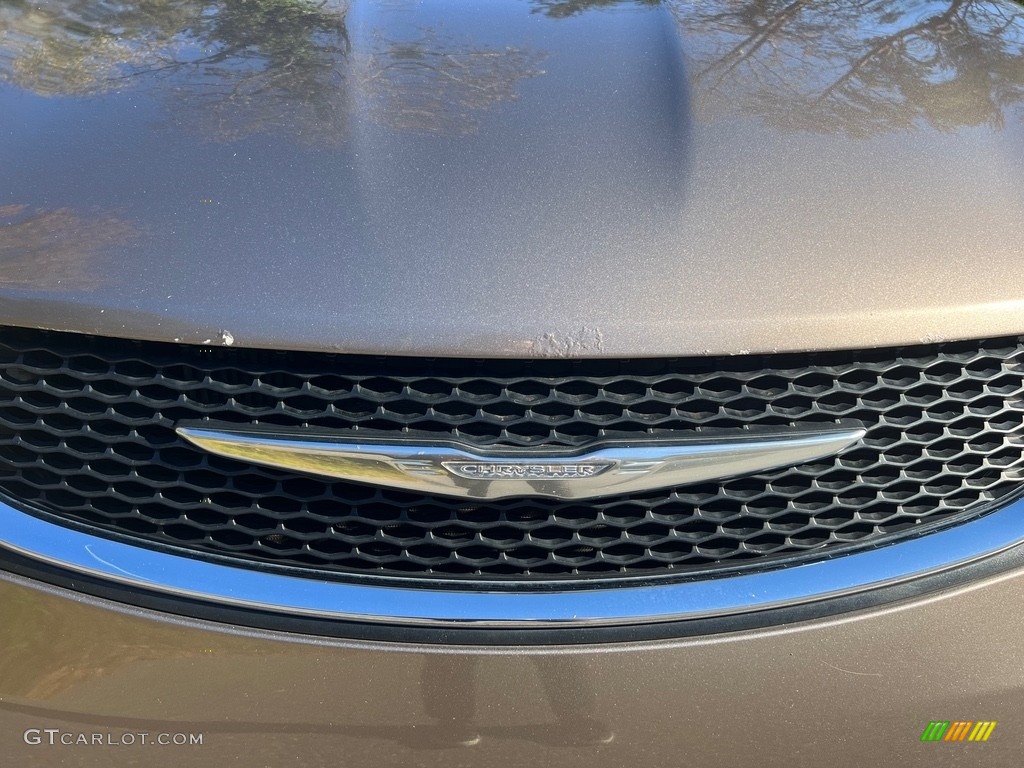 2017 Pacifica Touring L - Molten Silver / Black/Alloy photo #4