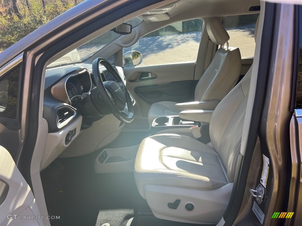 2017 Pacifica Touring L - Molten Silver / Black/Alloy photo #14