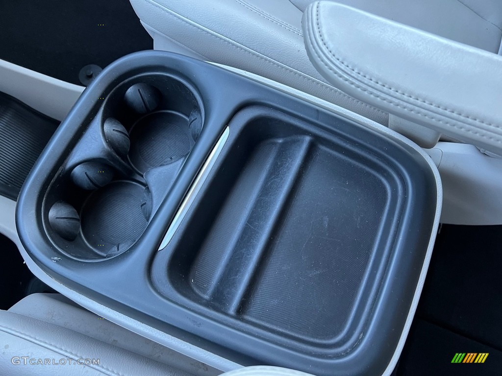 2017 Pacifica Touring L - Molten Silver / Black/Alloy photo #32