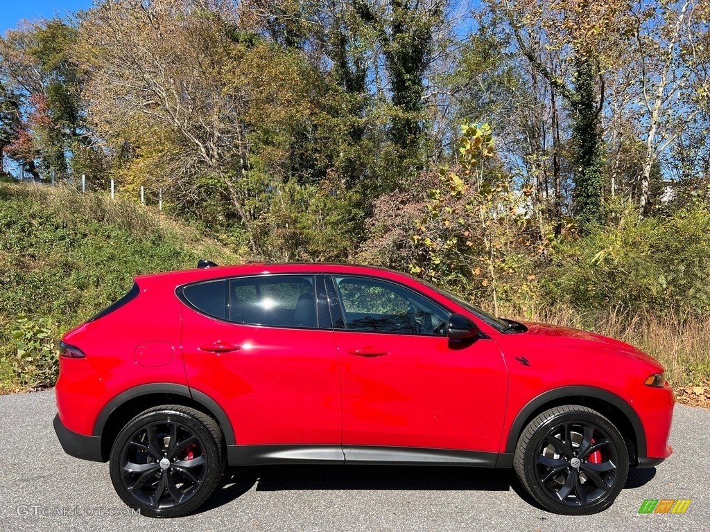 Hot Tamale 2024 Dodge Hornet GT Plus Track Pack/Blacktop AWD Exterior Photo #146754596