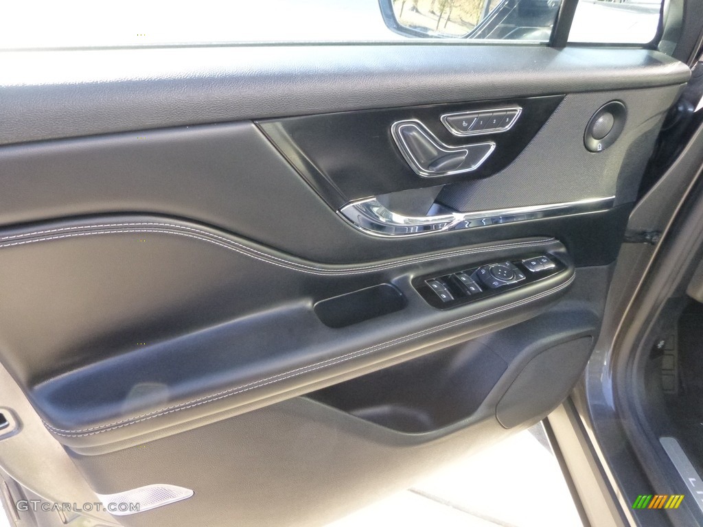 2020 Lincoln Corsair Reserve AWD Door Panel Photos