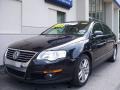 Deep Black - Passat Lux Sedan Photo No. 2