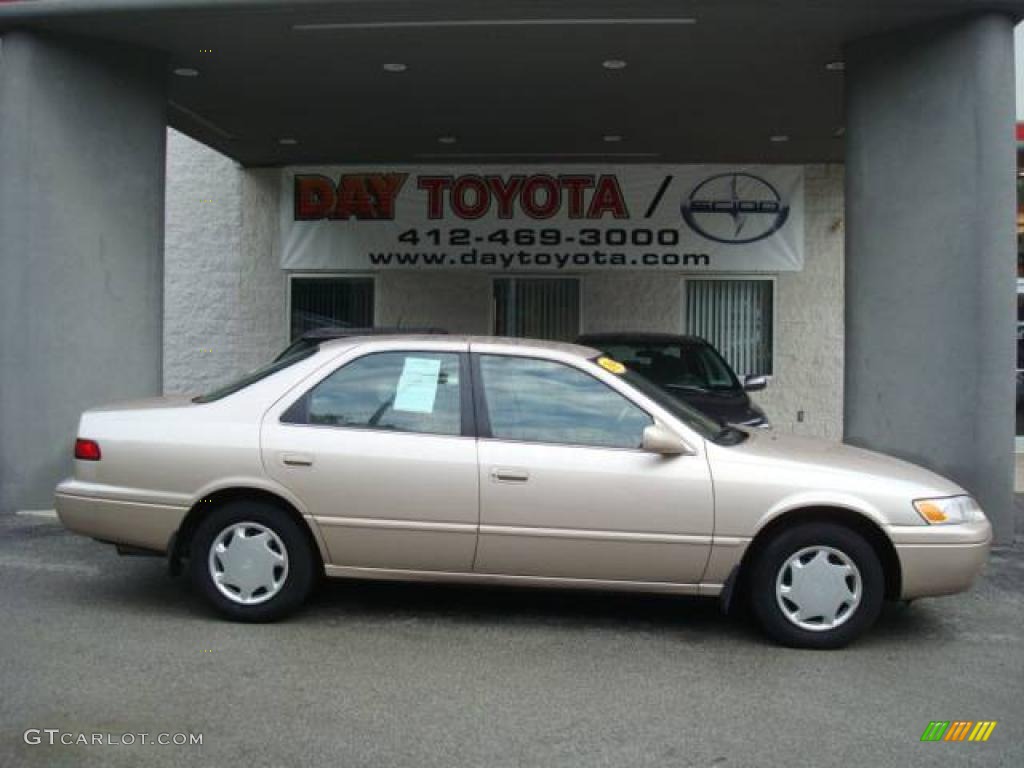 1999 Camry CE - Cashmere Beige Metallic / Oak photo #1